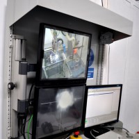 Proces zvárania sprostredkúvajú kamery umiestnené v priestore zváracej kabíny
